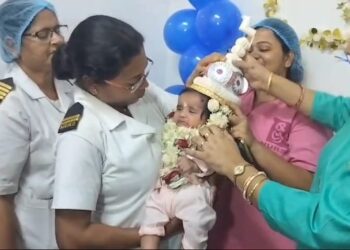 অনাথ শিশুর অন্নপ্রাশনের অনুষ্ঠান উদযাপন করলেন কাটোয়া মহকুমা হাসপাতালের নার্স ও চিকিৎসকরা 