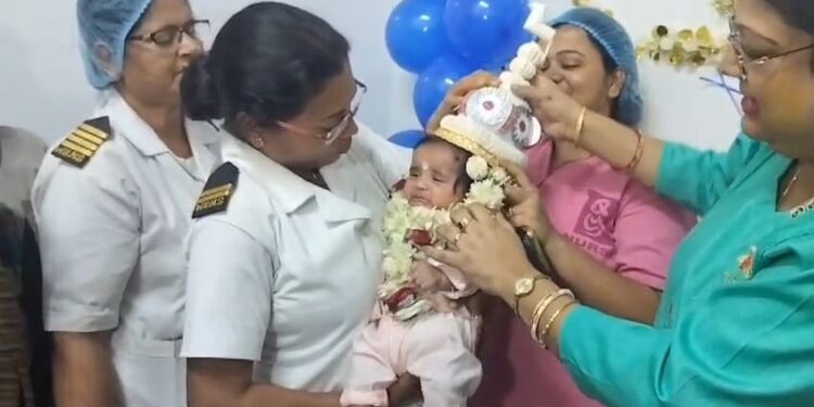 অনাথ শিশুর অন্নপ্রাশনের অনুষ্ঠান উদযাপন করলেন কাটোয়া মহকুমা হাসপাতালের নার্স ও চিকিৎসকরা 