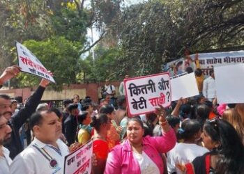 দিল্লির মেডিকেল কলেজ অধ্যাপক সেলিম শেখের বিরুদ্ধে ১৩ হিন্দু ছাত্রীকে যৌন নিপিড়নের অভিযোগ