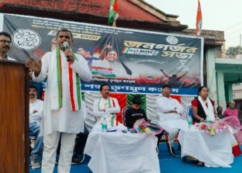 বিজেপিকে রুখতে “ঝাঁটা-জুতো-লাঠিসোঁটা” হাতে তুলে নেওয়ার নিদান দিলেন রাজ্যের মন্ত্রী শ্রীকান্ত মাহাত