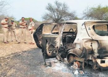 কর্ণাটকের তুমকুরে ভস্মীভূত মারুতি গাড়ির ভিতরে ৩ পোড়া দেহ উদ্ধার