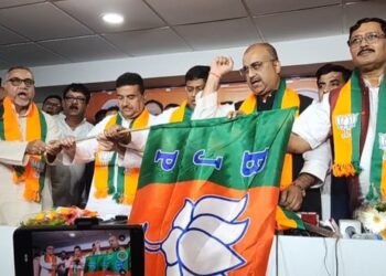 বিজেপিতে আনুষ্ঠানিকভাবে যোগদান করে তৃণমূল সরকারকে ‘শেখ শাহজাহানদের সরকার’ বলে কটাক্ষ করলেন তাপস রায়