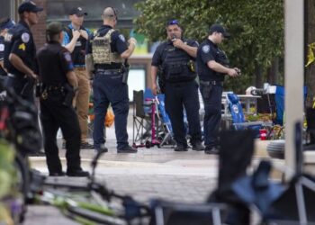 আমেরিকার ফ্লোরিডায় বন্দুকধারীর গুলিতে নিহত ২,আহত ৭ 