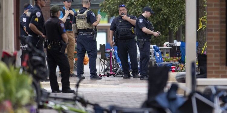 আমেরিকার ফ্লোরিডায় বন্দুকধারীর গুলিতে নিহত ২,আহত ৭ 