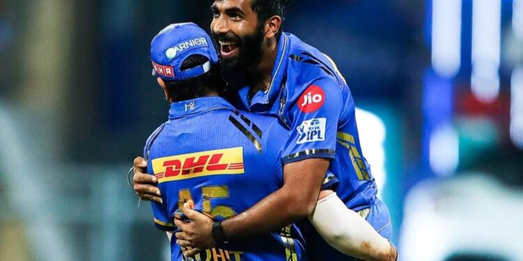 আইপিএল ২০২৪ : রয়্যাল চ্যালেঞ্জার্স ব্যাঙ্গালোরের বিরুদ্ধে ৭ উইকেটে জিতেছে মুম্বাই ইন্ডিয়ান্স