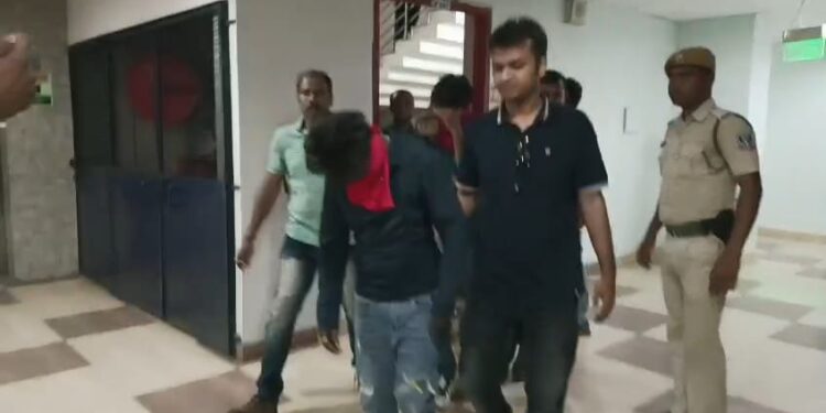 আসানসোলে ভুয়ো কলসেন্টারে পুলিশের অভিযান, গ্রেফতার ৬