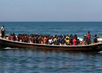 মোজাম্বিকে কলেরার ভয়ে পালানোর সময় নৌকা ডুবিতে ৯০ জনের সলিল সমাধি