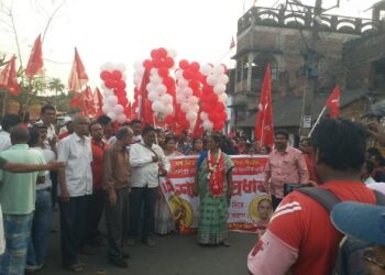 গুসকরায় দলীয় প্রার্থীকে নিয়ে বামেদের মহামিছিল