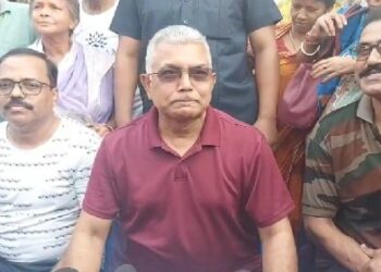 “লোক জড়ো করতে নাচছেন মুখ্যমন্ত্রী” : কটাক্ষ দিলীপ ঘোষের