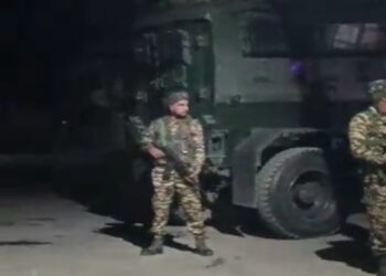 উত্তর কাশ্মীরের বারামুল্লা জেলার সোপোরে এনকাউন্টার গোষ্ঠীর শীর্ষ কমান্ডারসহ ২ সন্ত্রাসী খতম