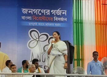 “এইগুলো বাচ্ছার জীবন কেড়ে নিয়ে নাচছিস?” বেআইনিভাবে নিয়োগ করা ২৫ হাজার চাকরি আদালত বাতিল করায় নজিরবিহীন ভাষায় অসন্তোষ প্রকাশ করলেন মমতা ব্যানার্জি