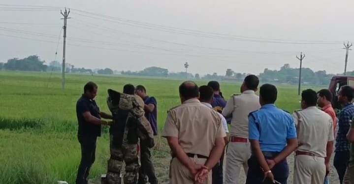 লোকসভা ভোটের আগেই তাজা বোমা উদ্ধার ঘিরে আতঙ্ক পূর্ব বর্ধমানের মন্তেশ্বরে