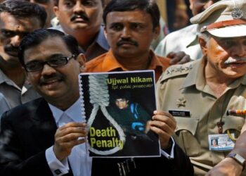 সন্ত্রাসী আজমল কাসাভের ফাঁসিতে গুরুত্বপূর্ণ ভূমিকা নেওয়া আইনজীবী উজ্জ্বল নিকমকে টিকিট দিয়েছে বিজেপি