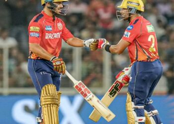 শশাঙ্কের ঝড়ো ব্যাটিংয়ে গুজরাট টাইটান্সের বিরুদ্ধে তিন উইকেটে জয় পাঞ্জাব কিংসের