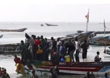 মধ্য আফ্রিকান রিপাবলিকের বাঙ্গুতে শেষকৃত্যের জন্য যাওয়া ৩০০ জনকে বহনকারী নৌকা ডুবিতে অন্তত ৫৮ জনের মৃত্যু হয়েছে