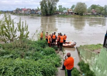 শ্রীনগরের ঝিলম নদীতে নৌকা ডুবে ৪ শিশুর মৃত্যু, নিখোঁজ ৩
