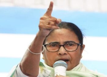 প্রকাশ্য জনসভায় প্রধানমন্ত্রীর উদ্দেশ্যে ‘অশ্লীল শব্দ’ প্রয়োগ করলেন মমতা ব্যানার্জি, নিন্দার ঝড়