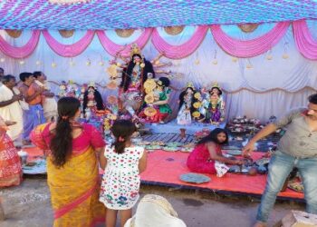 শতাব্দী প্রাচীন বাসন্তী পুজোয় মেতে উঠল বাঁকুড়ার রাইপুর গ্রাম