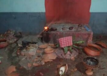 মুর্শিদাবাদের বেলডাঙ্গায় শিব ভক্তদের উপর হামলা, আহত ডজন খানেক, মন্দির ভাঙচুর ও মন্দিরের ভিতরে প্রস্রাব করার অভিযোগ দুষ্কৃতীদের বিরুদ্ধে
