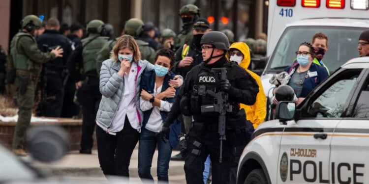 আমেরিকায় ফের বন্দুকবাজের হামলা, নিহত ২, আহত ৬