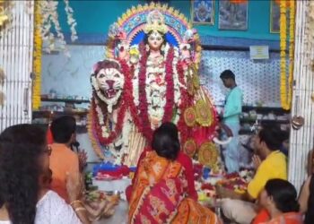 দেবী ওলাইচন্ডির পূজো ঘিরে উৎসব মুখর বর্ধমান শহরের ভাতছালা পাড়া
