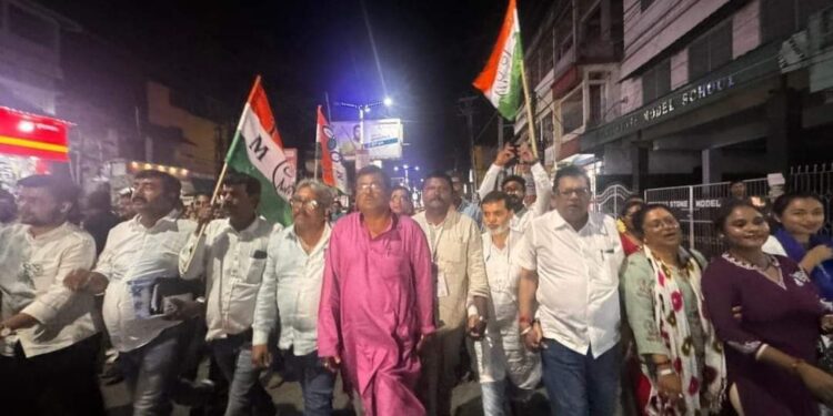 তিন জেলার ভোটের পর তৃণমূলের বিজয় মিছিল হতাশার লক্ষণ নাকি বিজেপির চাপ বাড়ানোর কৌশল ?