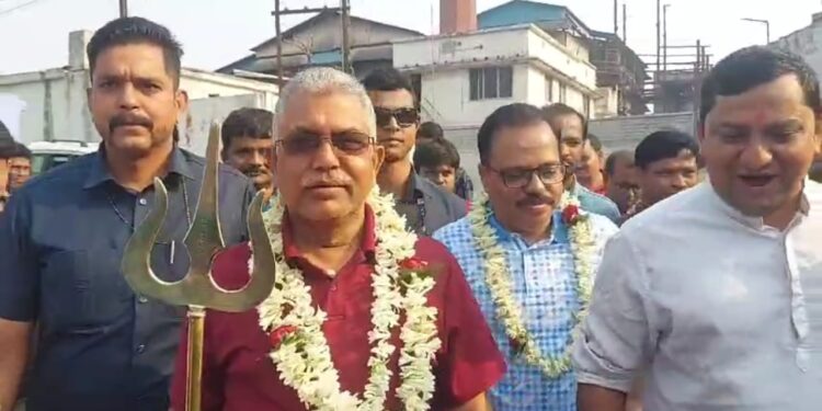 পয়লা বৈশাখের দিন ত্রিশূল হাতে নিয়ে পথে বেরিয়ে অশুভের বিনাশের বার্তা দিলেন বিজেপির দিলীপ