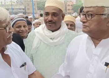 ‘খাও ধরমের ক্ষির, ইনকিলাব- নাড়ায়ে তকদির,হও ফেজ ঢাকা শির নাহি ভয়’ : সিপিএম-তৃণমূলকে কটাক্ষ করে রচিত গান ভাইরাল সোশ্যাল মিডিয়ায়