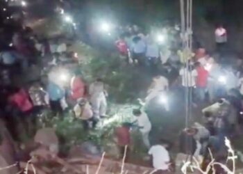 ছত্তিশগড়ের দুর্গে শ্রমিক বহনকারী বাস খনির গর্তে পড়ে নিহত ১৫, আহত অন্তত ১২