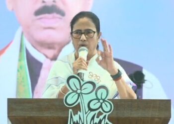 নিয়োগ দূর্নীতি কান্ডে আদালতের সাথে সমঝোতায় আসতে চেয়েছিলেন মমতা ব্যানার্জি ! খোলসা করলেন আউশগ্রামের জনসভায়