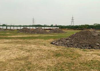 ইস্কোর বিরুদ্ধে খেলার মাঠ দখলের অভিযোগ