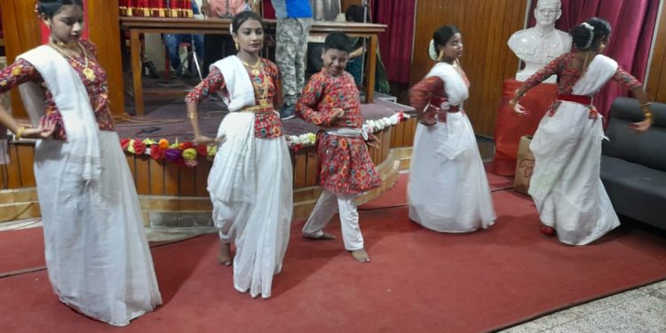 কবি-শিল্পীদের নিয়ে সাংস্কৃতিক অনুষ্ঠানে মেতে উঠল কলকাতার ‘বাচিক সংসদ’