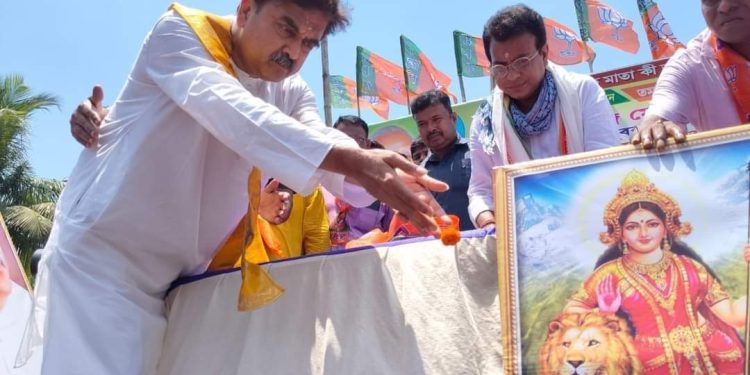 মুখ্যমন্ত্রীর বিরুদ্ধে ‘অপমানজক’ মন্তব্য করায় তমলুকের বিজেপি প্রার্থী অভিজিৎ গাঙ্গুলির ২৪ ঘন্টার জন্য প্রচারে নিষেধাজ্ঞা জারি করল নির্বাচন কমিশন