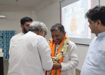 সাম্মানিক ‘ডক্টরেট’ উপাধি পেলেন আউশগ্রামের বাসিন্দা