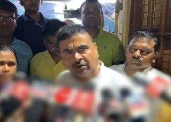 কোলাঘাটে শুভেন্দু অধিকারীর ভাড়া ঘরে আই প্যাককে সাথে নিয়ে পুলিশি অভিযানের অভিযোগ, ভাইপোকে কোমড়ে দড়ি পরিয়ে জেলে ঢোকানোর হঁশিয়ারি দিলেন বিরোধী দলনেতা