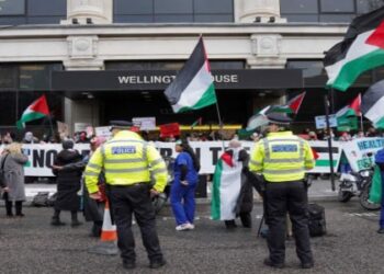 সন্ত্রাসী হামাসকে সমর্থন করে চাকরি খোয়ালেন ব্রিটিশ পুলিশ কনস্টেবল মোহাম্মদ আদিল