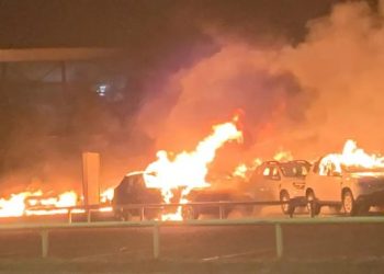 প্রস্তাবিত সংবিধান সংশোধনকে কেন্দ্র করে ফ্রান্সের দ্বীপে পুলিশ ও জনতা তুমুল সংঘর্ষ , নিহত ৪, আহত তিন শতাধিক