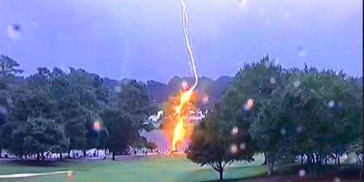 মালদায় ঝড়বৃষ্টির সময় বজ্রপাতে মৃত ১১, আহত ২