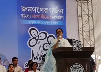 সবাই চোর আর আপনি সাধু : মোদীকে কটাক্ষ মমতার