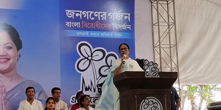 সবাই চোর আর আপনি সাধু : মোদীকে কটাক্ষ মমতার