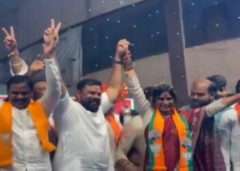 ‘কট্টর শেরনী’ মাধবী লতা বোনের ভূয়সী প্রশংসা করলেন টাইগার রাজা সিং