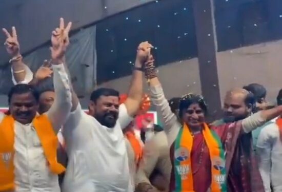 ‘কট্টর শেরনী’ মাধবী লতা বোনের ভূয়সী প্রশংসা করলেন টাইগার রাজা সিং