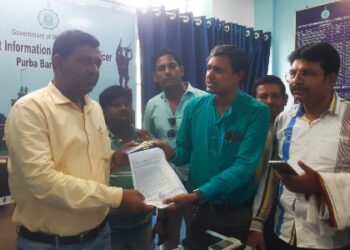 ভিআইপিদের নির্বাচনী সভায় খবর সংগ্রহের অনুমতি নেই, “বৈষম্যের” প্রতিবাদে সরব বর্ধমানের ডিজিটাল মিডিয়া সংগঠন