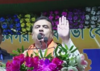 “ভোটের পরে ব্যাগ গুছিয়ে রাখুন” : কৃষ্ণনগরের তৃণমূল প্রার্থী মহুয়া মৈত্রকে পরামর্শ দিলেন শুভেন্দু অধিকারী