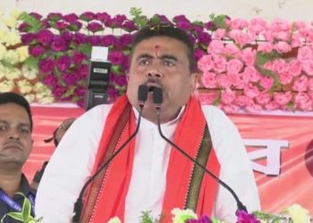 ‘কেজরিওয়ালের মুখে ফুল চন্দন পড়ুক, গোটা বাংলা তাই চাইছে ঠগী পিসি জেলে যাক : শুভেন্দু অধিকারী