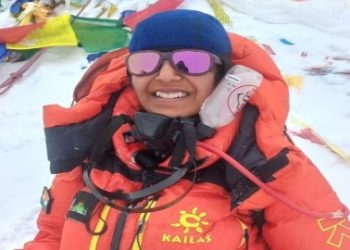 মাউন্ট এভারেস্ট জয়ে বিশ্বের দ্বিতীয় সর্বকনিষ্ঠ মেয়ে হল ভারতের ১৬ বছরের কাম্য কার্তিকেয়ান