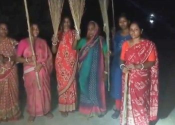 মিথ্যা অভিযোগে মহিলা-পুরুষদের তুলে নিয়ে যাচ্ছে পুলিশ! রাত জেগে গ্রাম পাহাড়া দিচ্ছেন সন্দেশখালির মহিলারা