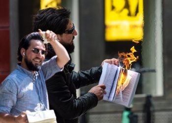 ‘ইসলাম আপনাদের জমি গ্রাস করার আগে আপনাদেরকে অবশ্যই ইসলামের বিরুদ্ধে সংগ্রাম করতে হবে’ : ভারতীয় অমুসলিমদের সতর্ক করেন ইসলামের কট্টর সমালোচক সালওয়ান মমিকা