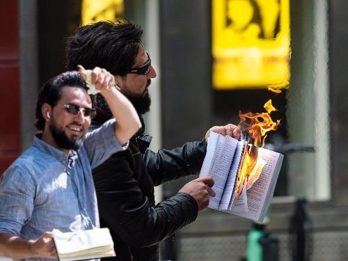 ‘ইসলাম আপনাদের জমি গ্রাস করার আগে আপনাদেরকে অবশ্যই ইসলামের বিরুদ্ধে সংগ্রাম করতে হবে’ : ভারতীয় অমুসলিমদের সতর্ক করেন ইসলামের কট্টর সমালোচক সালওয়ান মমিকা