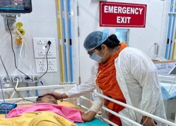 পাণ্ডুয়ায় বোমা বিস্ফোরণে মৃত কিশোর,আহত ২, আহতদের স্বাস্থ্যের খোঁজ নিতে হাসপাতালে হুগলির বিজেপি প্রার্থী লকেট চট্টোপাধ্যায়